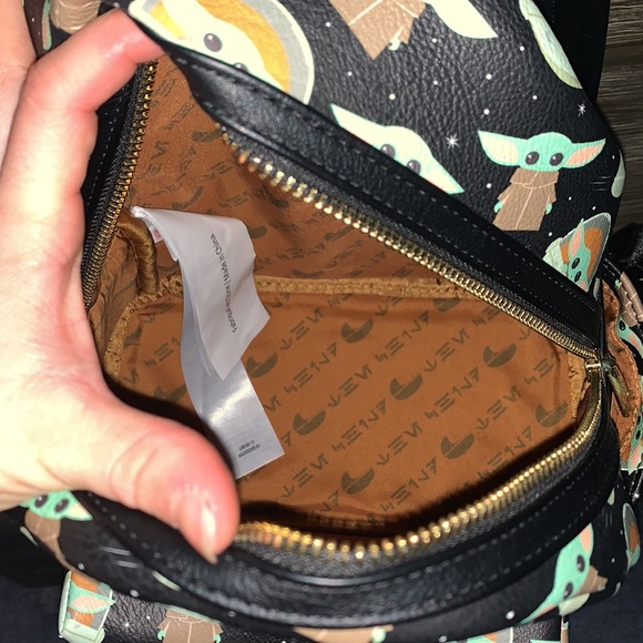 Baby yoda, mandalorian, Grogu loungefly mini backpack - Picture 2 of 4